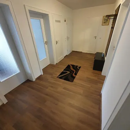 Schlossstrasse Apartament